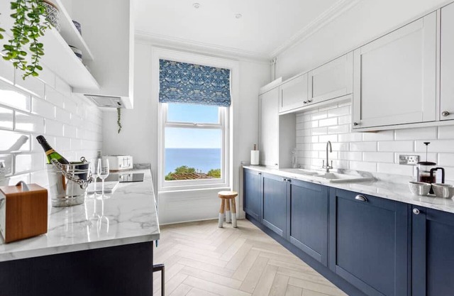 Ocean Breeze - Exquisite two-bedroom apartment on the seafront