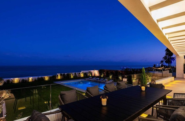 Homerez - 10 m away from the beach! Big villa for 10 ppl. with swimming-pool