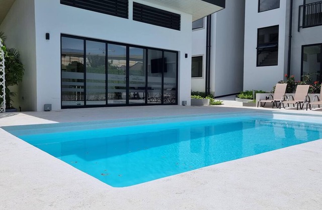 Loft conveniently located five minutes from airport