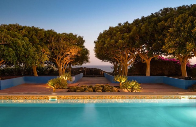 Spend a wonderful vacation in the inviting cottage near the sea.