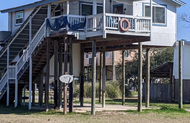 Captain Quarters waterfront cottage