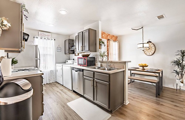 Extended Stay Perfection: Discover Our Chic 2BR Relaxing Stay