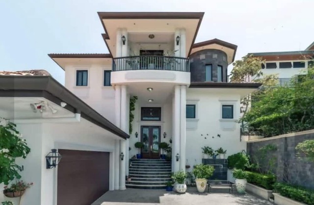 Newly Renovated 5 BR home with stunning ocean views