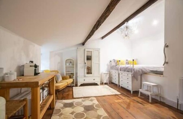 Crickhowell High St ~Urban LOFT LLYN Room 1 - (Dogs Welcome)