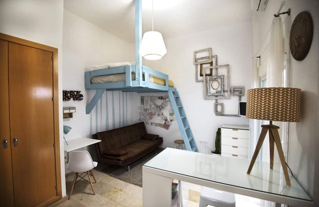 Art Flat in Picasso neighborhood