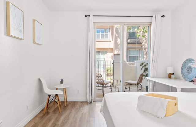 Private Entry Suite w Patio Bath Kitchenette