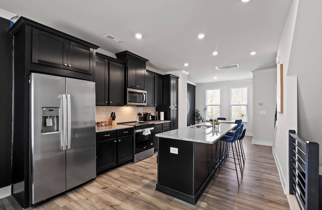 Luxe King 4BR Townhouse in Uptown CLT