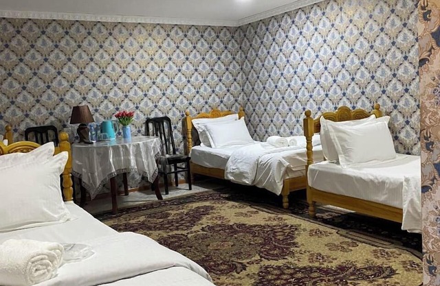 Family Guest House Parivash