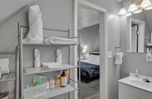 White Oak Studio At Patterson Place 1 Bedroom Home by Quantum Suites