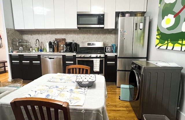 Spacious Bright 1BR in terrific Clinton Hill, Brooklyn with WiFi, Washer/Dryer