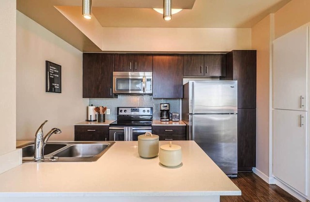 Huge and Modern 3 BDR and 2 BTH Townhouse in LA!