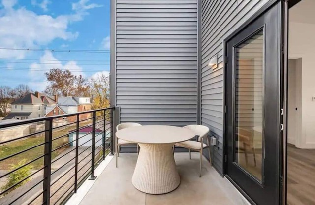 Work Of Art -3 Bedroom Elegant Townhome-columbus