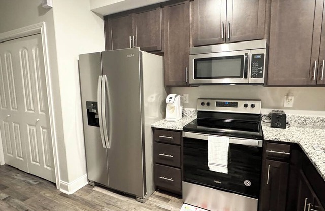 Nice townhome with PS5 in charming Clarksville