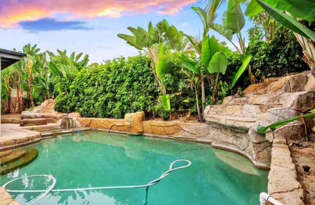 Serenity Haven in Huntington- Beach vibe & pool