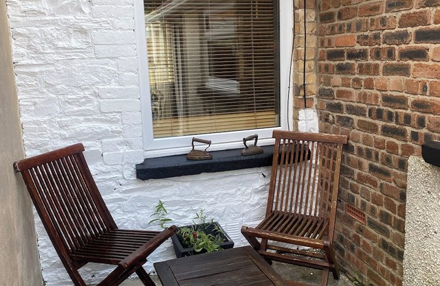 Llandeilo Town house, Wales. 3 bedrooms, 6 guests. Families and Work groups