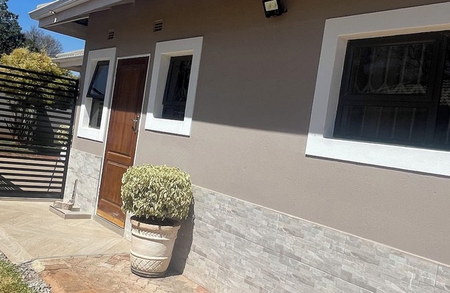 Charming 2-bedroom apartment in superb Harare with WiFi
