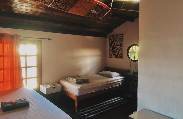 Private room and bathroom in an old mansion - In the heart of Rio Vermelho