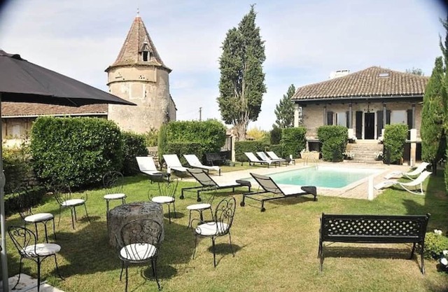 Holiday Home 'Le Manoir Danglars' with Private Pool, Private Garden and Wi-Fi