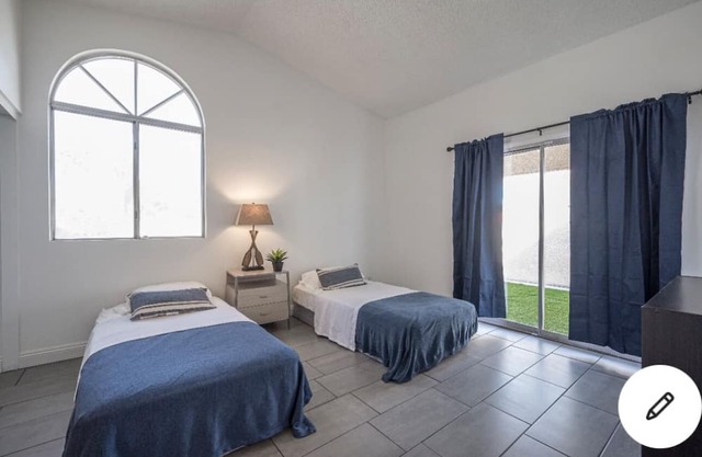 Great house 1 floor Unique location near strip 8 minutes Nice neigborhood