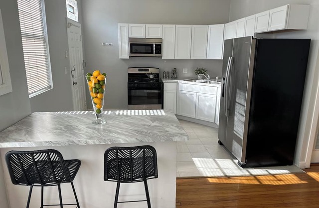 Modern East Woodlawn Apartment!
