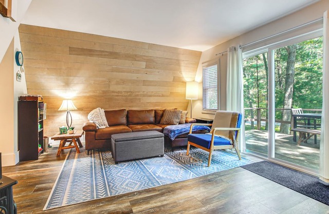 Pet-Friendly Oxford A-Frame Cabin w/Fire Pit!