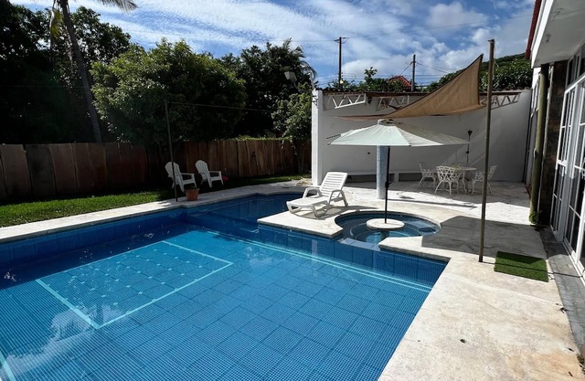 3-bedroom house in welcoming Playa San Blas with AC, WiFi