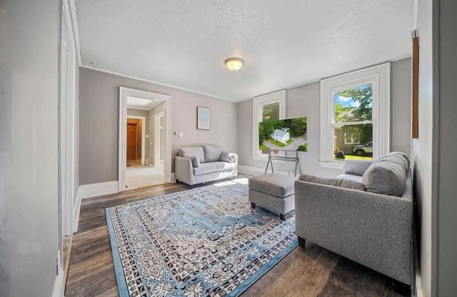 Charming 2bedroom apartment with WiFi and fitness room in heart of downtown Saco