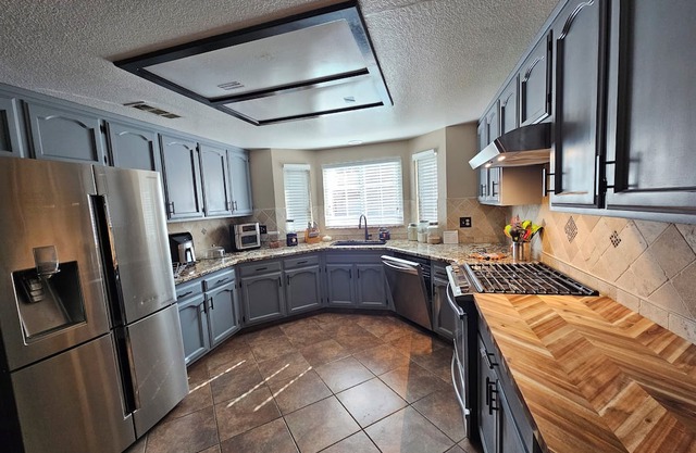 Spacious 4-bedroom house in delightful Clovis with WiFi, AC, Pool, Patio