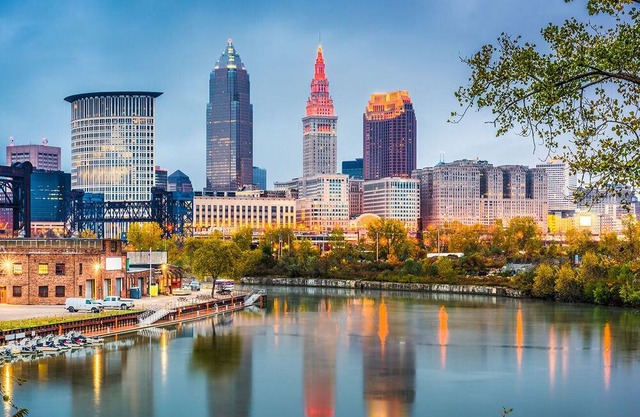 2 Downtown Suites under a mile from Rock & Roll HoF & Stadiums