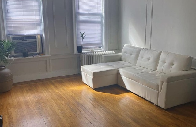 cozy vintage apartment. 1 bedroom & very spacious