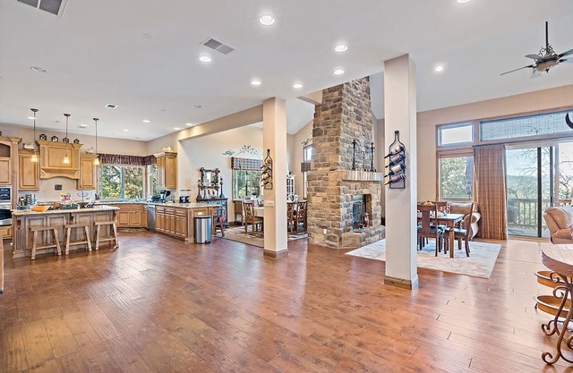 Enchanted Lakeside Castle 4BR/6BA/2LR 5009SQ FT Hot Tub And Scenic Lake Views