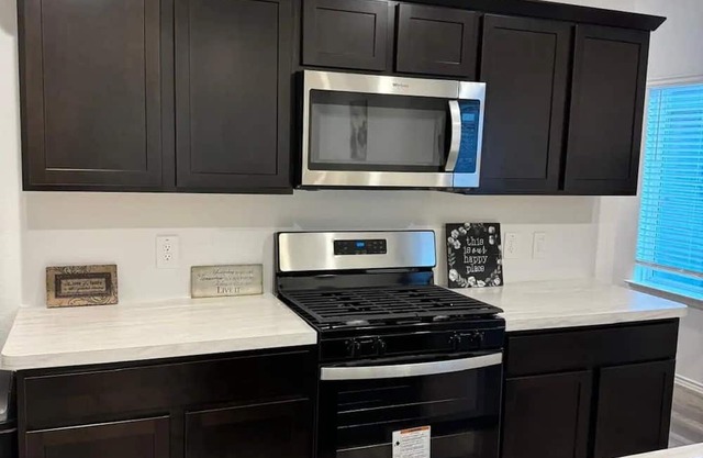 Charming 3-bedroom house with WiFi and AC in Houston
