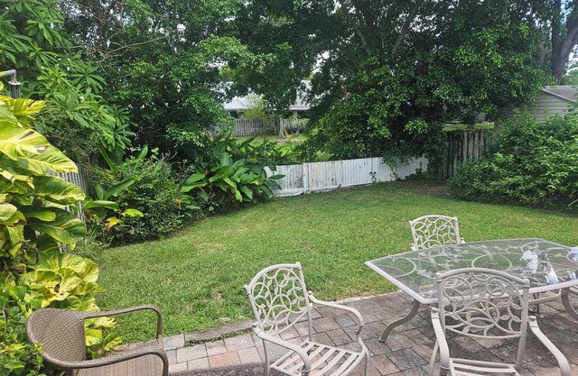 Charming 4-bedroom townhome with WiFi and AC in Margate