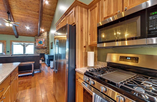 Spacious Cody Townhome: Private River Access!
