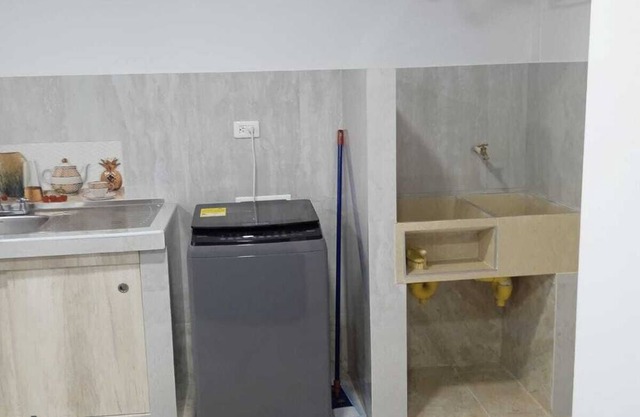 Charming bed & breakfast in beautiful Cali with WiFi