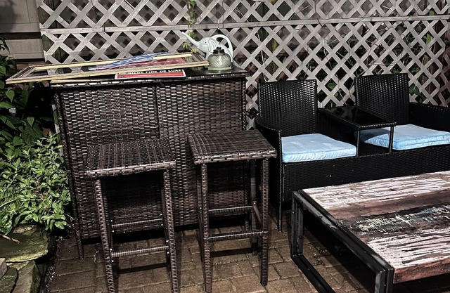 2 Bedroom Apartment in Long Beach, Walk to Beach!