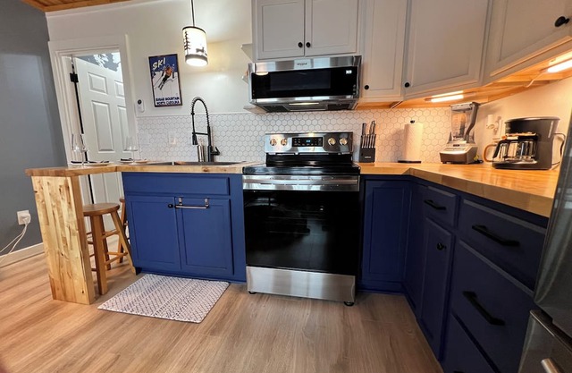 Pool/Long-Range Views/EV/Spa/Stocked Kitchen/High Elevation 4900 ft!