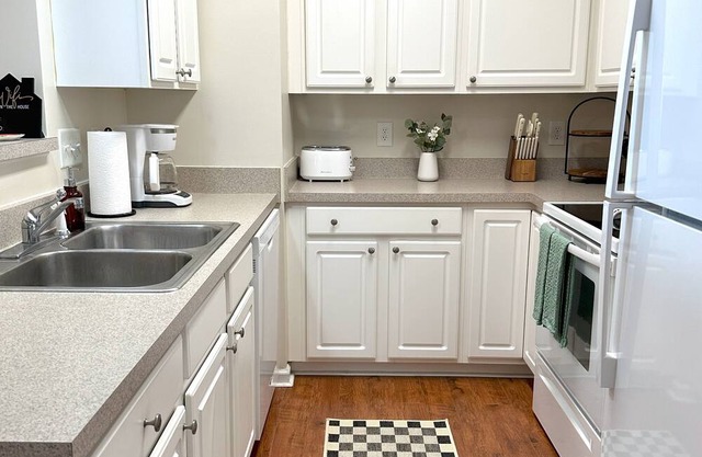 Overlook King + Queen Beds Pet Friendly Close to HPU and HPMKT