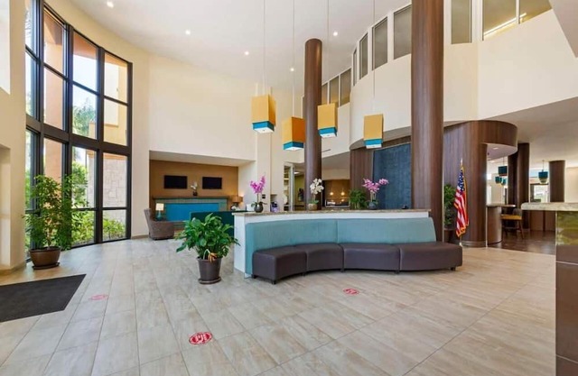 King Room Near Regal Kendall Village MIA