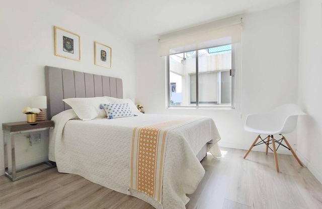 Beautiful Apt steps to Condesa. 4Beds +Parking