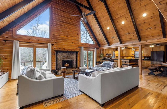 Spacious Stafford Cabin w/Grills & Fire Pit!