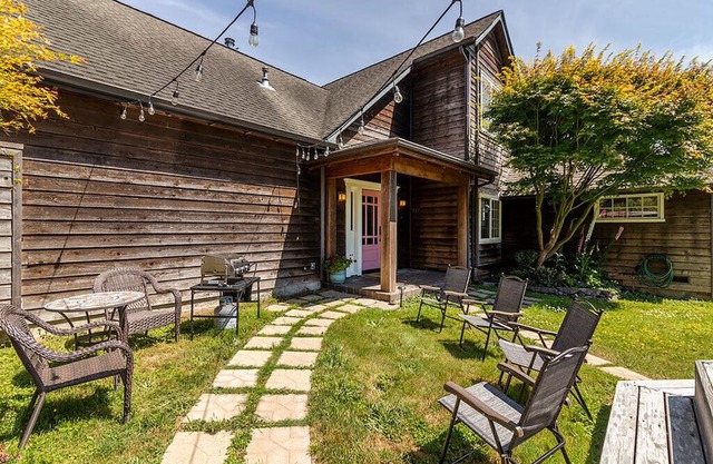 Casa de Rosa~Comfortable Cottage w/ Hot Tub