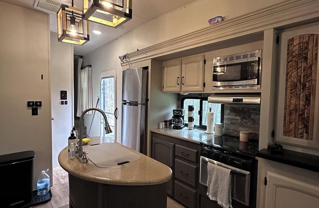 Cozy Camper close to Fishing & Boating