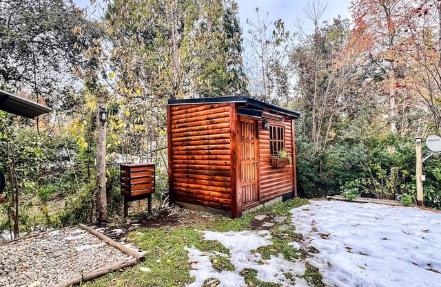 Charming cabin, steps from Lake Nahuel Huapi