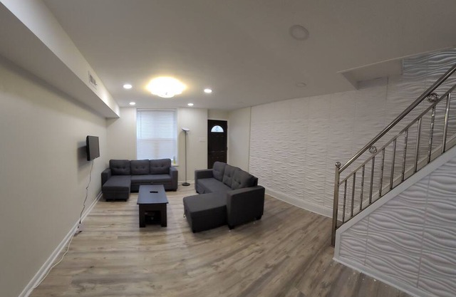 Cozy Modern Sleep11 Guest House just minutes from historic Philadelphia downtown