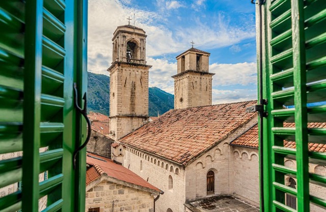 3 Bedroom Duplex Apartment with Magnificent View over St Tripun Cathedral