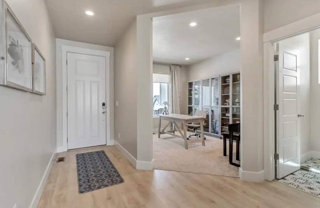 Cozy Summit Locations Home in a New Development in the Traverse Mountains, Lehi