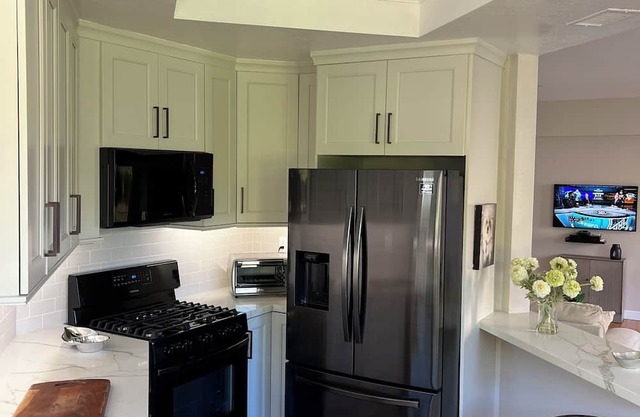 1st floor condo in gated community. Located in Lake Forest, Ca.