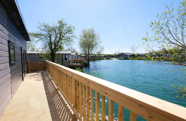 New - Water Lily Lodge Luxury Lakeside Lodge