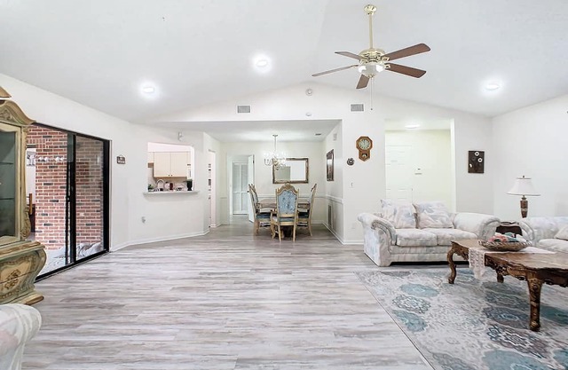 Beautiful Spacious 4 BRs Brick Villa-Pet Friendly